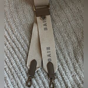 Mina Baie Sand Strap